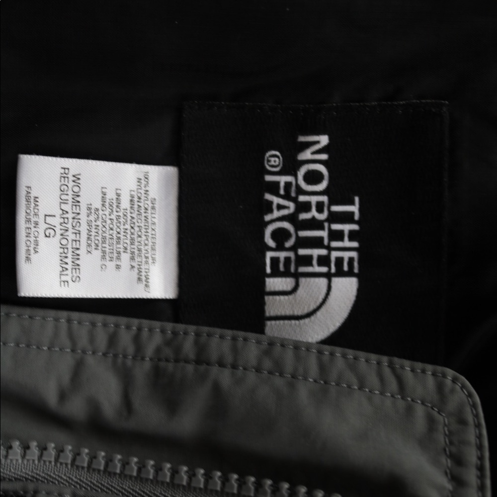 North face female jacket - Picture 7 of 7